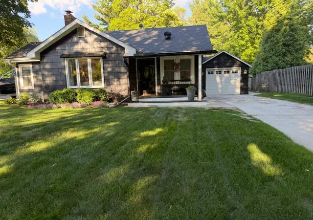 Photo 4 of Single family home for sale at 217 E Owasso Ln, Saint Paul, MN 55126 | MLS# 7153551 | Listing updated on 2026-10-01