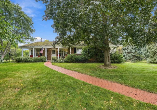 Photo 1 of Single family home for sale at 1750 Crestridge Ln, Saint Paul, MN 55122 | MLS# 7153555 | Listing updated on 2026-10-12