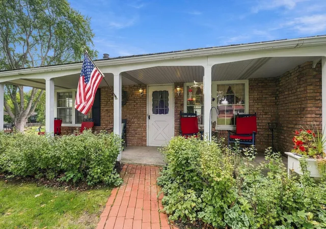 Photo 3 of Single family home for sale at 1750 Crestridge Ln, Saint Paul, MN 55122 | MLS# 7153555 | Listing updated on 2026-10-04