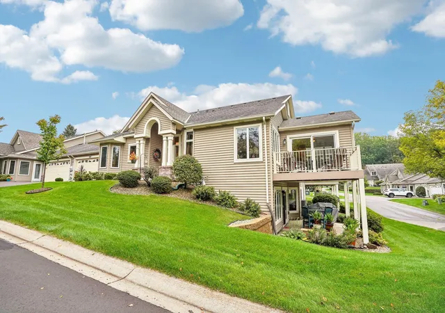 Photo 1 of Single family home for sale at 994 Stratford Ln W, Burnsville, MN 55337 | MLS# 7153566 | Listing updated on 2026-10-12