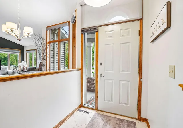 Photo 4 of Single family home for sale at 994 Stratford Ln W, Burnsville, MN 55337 | MLS# 7153566 | Listing updated on 2026-10-12