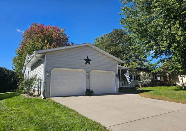 Photo 2 of Single family home for sale at 260 Westgate Dr, Winsted, MN 55395 | MLS# 7153569 | Listing updated on 2026-10-19