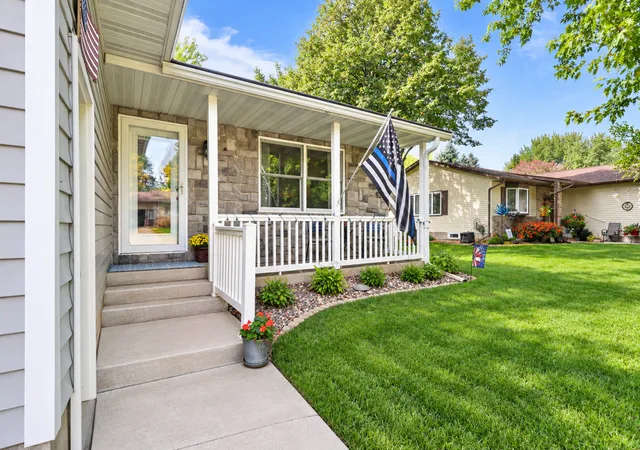 Photo 3 of Single family home for sale at 260 Westgate Dr, Winsted, MN 55395 | MLS# 7153569 | Listing updated on 2026-10-19