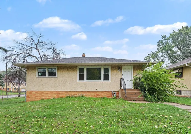 Single family home for sale at 2147 Burns Ave, Saint Paul, MN 55119 | MLS# 7153578