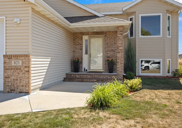 Photo 2 of Single family home for sale at 821 16th Avenue W, West Fargo, ND 58078 | MLS# 7153596 | Listing updated on 2026-10-03