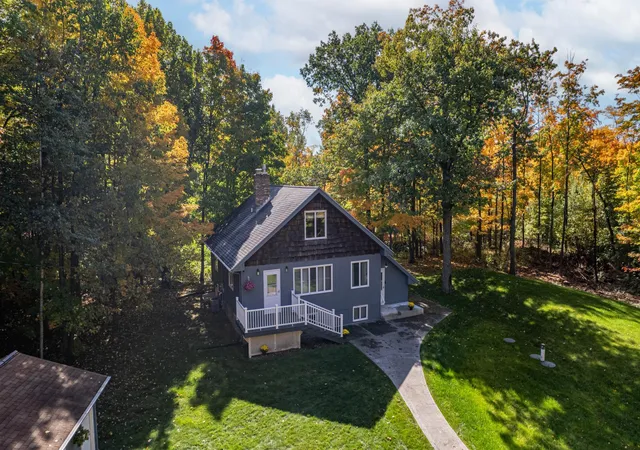 Photo 1 of Sale Pending at 2010 Norton Rd, Duluth, MN 55803 | MLS# 7153597 | Listing updated on 2026-10-06
