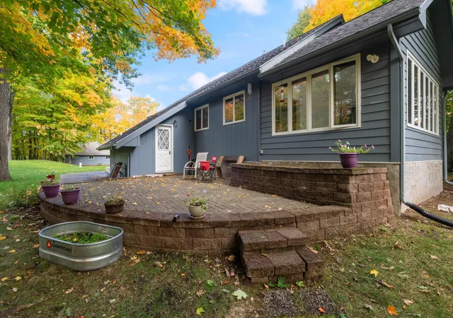 Photo 3 of Sale Pending at 2010 Norton Rd, Duluth, MN 55803 | MLS# 7153597 | Listing updated on 2026-10-06