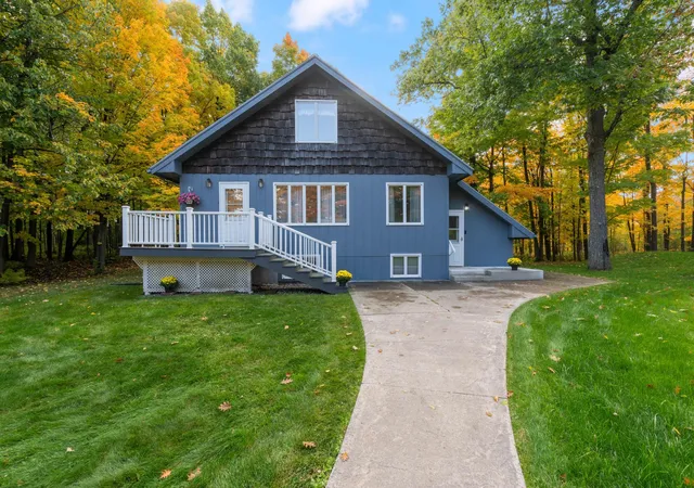 Photo 4 of Sale Pending at 2010 Norton Rd, Duluth, MN 55803 | MLS# 7153597 | Listing updated on 2026-10-06