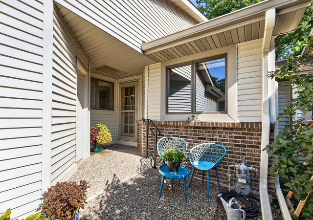 Photo 2 of Single family home for sale at 525 Sterling St S, Saint Paul, MN 55119 | MLS# 7153617 | Listing updated on 2026-10-09
