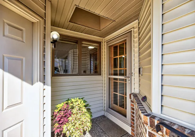 Photo 3 of Single family home for sale at 525 Sterling St S, Saint Paul, MN 55119 | MLS# 7153617 | Listing updated on 2026-10-09