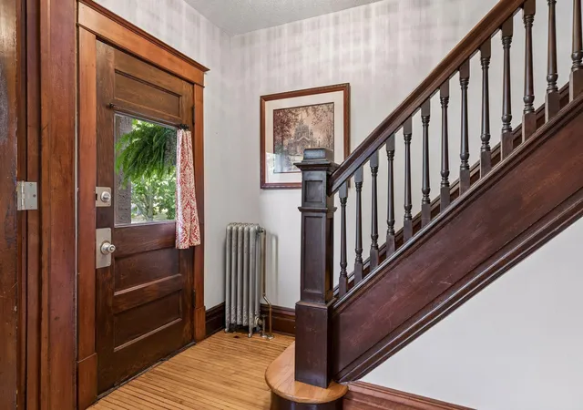 Photo 3 of Single family home for sale at 420 Daly St, Saint Paul, MN 55102 | MLS# 7153626 | Listing updated on 2026-10-13