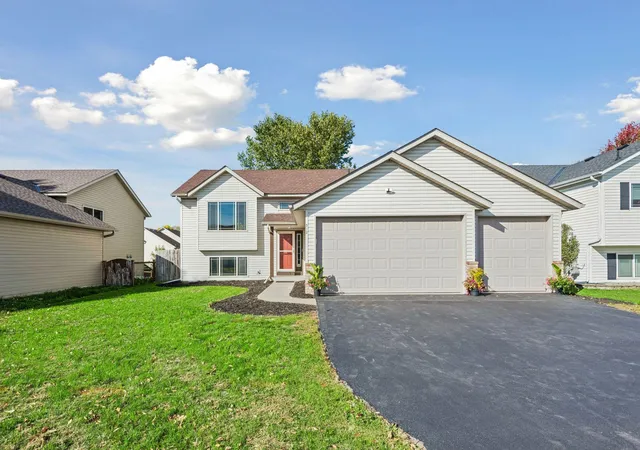 Photo 1 of Single family home for sale at 312 12th Street, Farmington, MN 55024 | MLS# 7153632 | Listing updated on 2026-10-09