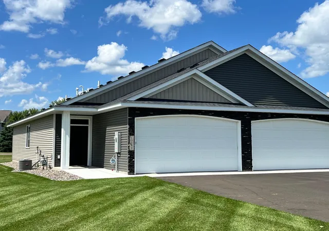 Photo 2 of Townhouse for sale at 13153 Berrywood Dr, Baxter, MN 56425 | MLS# 7153670 | Listing updated on 2026-10-19