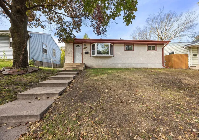 Photo 2 of Single family home for sale at 1097 Dale St N, Saint Paul, MN 55117 | MLS# 7153678 | Listing updated on 2026-10-09