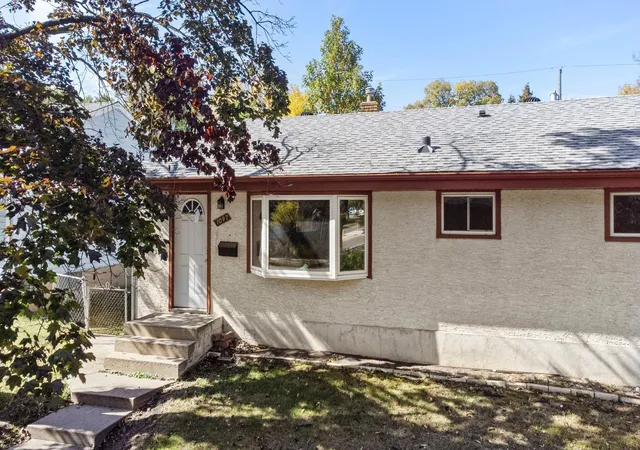 Photo 3 of Single family home for sale at 1097 Dale St N, Saint Paul, MN 55117 | MLS# 7153678 | Listing updated on 2026-10-09