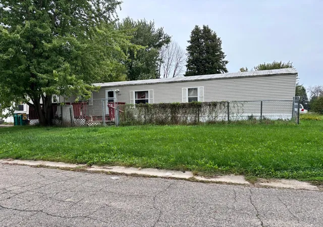 Photo 2 of Single family home for sale at 2313 Doral Ave, Albert Lea, MN 56007 | MLS# 7153700 | Listing updated on 2026-10-03