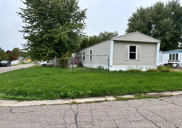 Photo 3 of Single family home for sale at 2313 Doral Ave, Albert Lea, MN 56007 | MLS# 7153700 | Listing updated on 2026-10-03