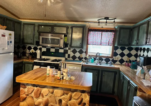 Photo 3 of Single family home for sale at 2313 Doral Ave, Albert Lea, MN 56007 | MLS# 7153700 | Listing updated on 2026-10-03