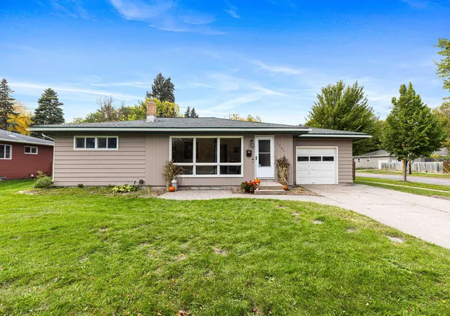 Photo 3 of Single family home for sale at 1701 5th Street S, Fargo, ND 58103 | MLS# 7153702 | Listing updated on 2026-10-10