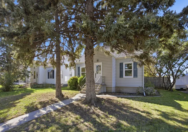 Photo 2 of Single family home for sale at 631 11th Street N, Moorhead, MN 56560 | MLS# 7153721 | Listing updated on 2026-10-06