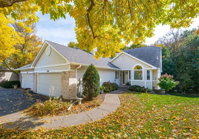 Photo 1 of Single family home for sale at 19580 Waterford Ct, Excelsior, MN 55331 | MLS# 7153729 | Listing updated on 2026-10-27