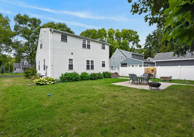 Photo 3 of Single family home for sale at 715 Maple St, Alexandria, MN 56308 | MLS# 7153737 | Listing updated on 2026-10-07