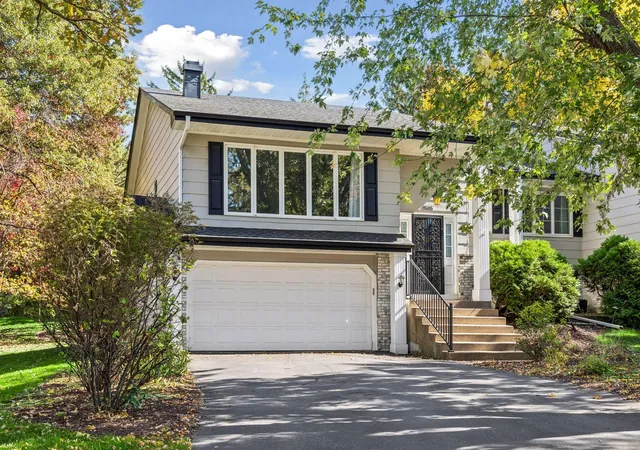 Photo 2 of Townhouse for sale at 9505 Clubhouse Rd, Eden Prairie, MN 55347 | MLS# 7153815 | Listing updated on 2026-10-23