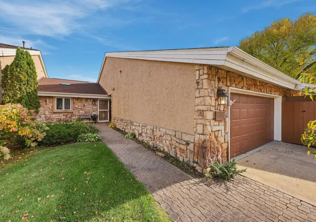 Photo 2 of Single family home for sale at 506 Brook Ln, Saint Cloud, MN 56301 | MLS# 7153834 | Listing updated on 2026-10-10