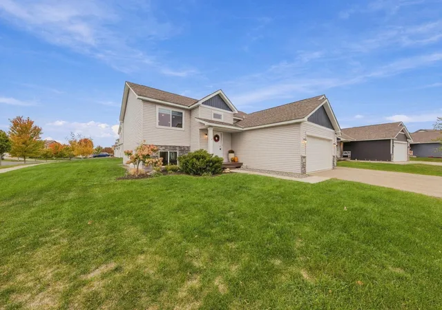 Photo 2 of Single family home for sale at 813 Hickory Curv, Watertown, MN 55388 | MLS# 7153835 | Listing updated on 2026-10-21