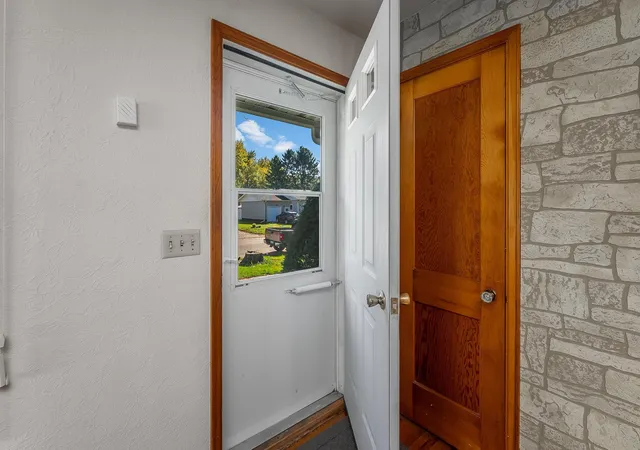 Photo 2 of Sale Pending at 412 S Nicollet St, Blue Earth, MN 56013 | MLS# 7153839 | Listing updated on 2026-10-05