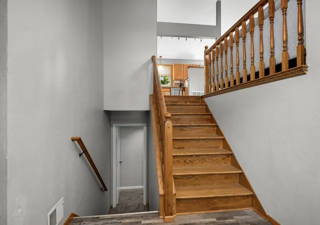 Photo 4 of Sale Pending at 4089 Pennsylvania Ave, Saint Paul, MN 55123 | MLS# 7153848 | Listing updated on 2026-10-20