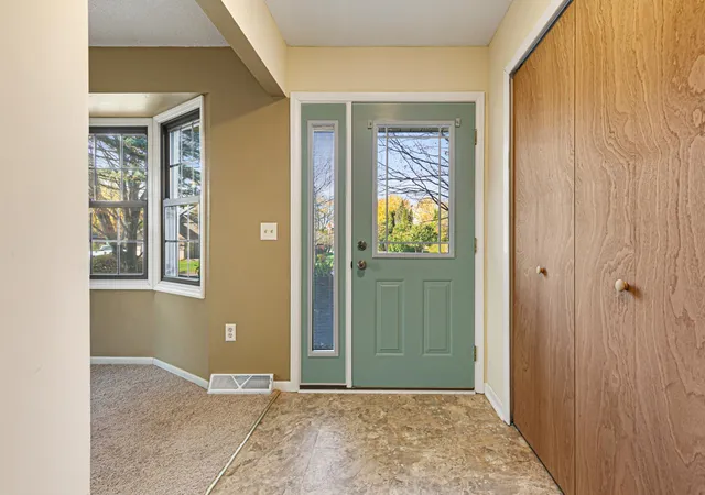Photo 3 of Single family home for sale at 30 Jefferson Dr, Northfield, MN 55057 | MLS# 7153851 | Listing updated on 2026-10-30