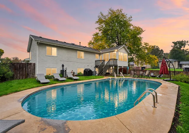 Photo 1 of Sale Pending at 810 Clearbrook Ln, Saint Paul, MN 55127 | MLS# 7153855 | Listing updated on 2026-10-20