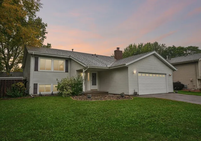 Photo 1 of Single family home for sale at 810 Clearbrook Ln, Saint Paul, MN 55127 | MLS# 7153855 | Listing updated on 2026-10-04