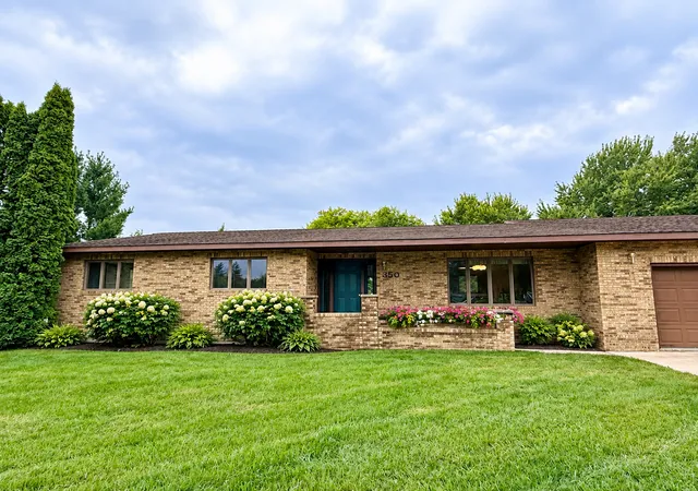 Photo 2 of Single family home for sale at 350 6th Street Ne, Perham, MN 56573 | MLS# 7153857 | Listing updated on 2026-10-20