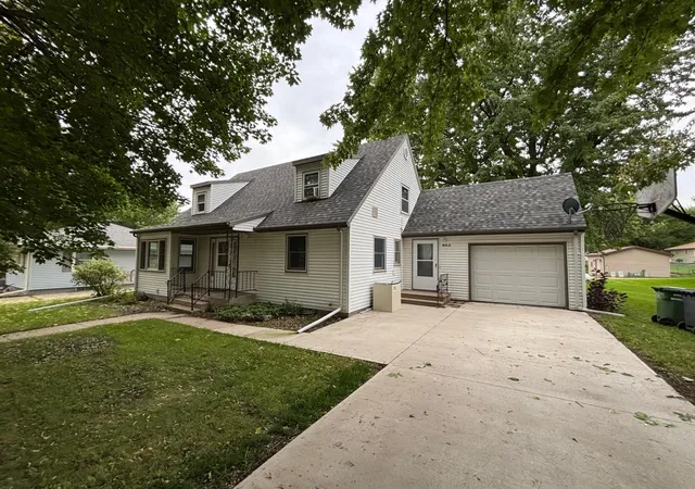 Photo 1 of Single family home for sale at 642 Louisiana Ave, Adrian, MN 56110 | MLS# 7153863 | Listing updated on 2026-10-19