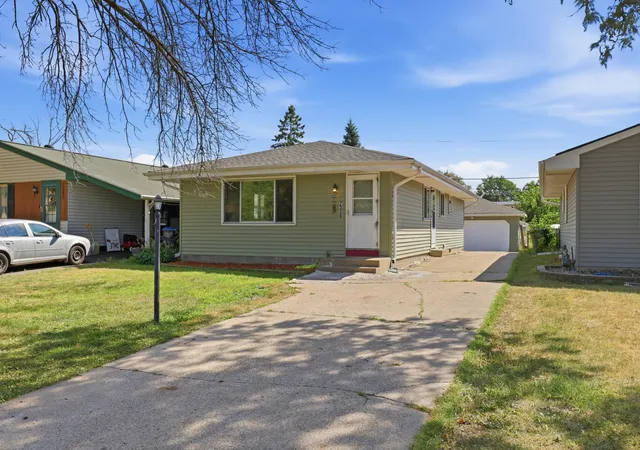 Photo 4 of Single family home for sale at 2336 12th Avenue E, Saint Paul, MN 55109 | MLS# 7153870 | Listing updated on 2026-10-02