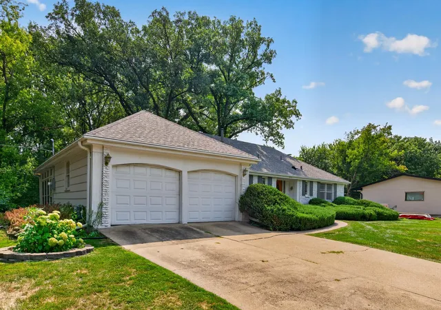 Photo 3 of Single family home for sale at 9923 Brookside Cir, Minneapolis, MN 55431 | MLS# 7153877 | Listing updated on 2026-10-03