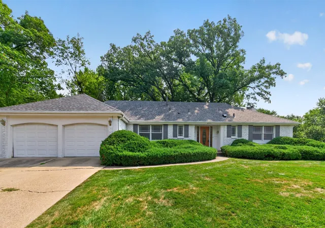 Photo 3 of Single family home for sale at 9923 Brookside Cir, Minneapolis, MN 55431 | MLS# 7153877 | Listing updated on 2026-10-03