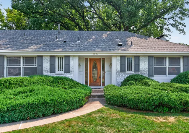 Photo 4 of Single family home for sale at 9923 Brookside Cir, Minneapolis, MN 55431 | MLS# 7153877 | Listing updated on 2026-10-03