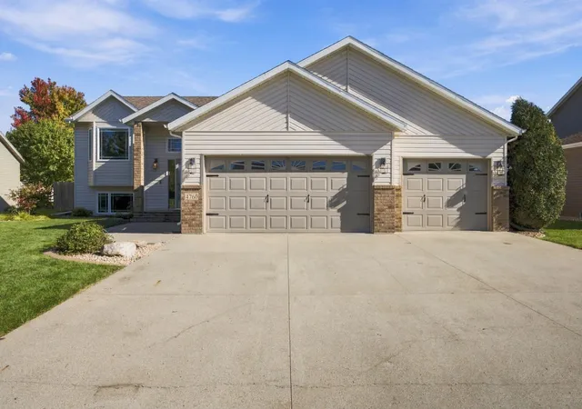 Photo 1 of Single family home for sale at 4760 Arbor Ct S, Fargo, ND 58104 | MLS# 7153882 | Listing updated on 2026-10-02