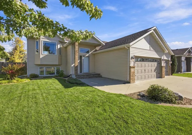 Photo 2 of Single family home for sale at 4760 Arbor Ct S, Fargo, ND 58104 | MLS# 7153882 | Listing updated on 2026-10-02