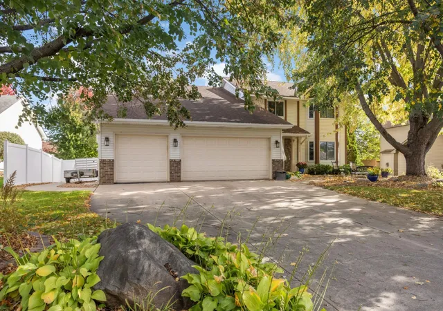 Photo 1 of Single family home for sale at 15660 Cumberland Ave W, Rosemount, MN 55068 | MLS# 7153906 | Listing updated on 2026-10-28