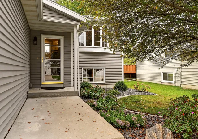 Photo 2 of Single family home for sale at 4640 Ruby Ln Nw, Rochester, MN 55901 | MLS# 7153915 | Listing updated on 2026-10-06