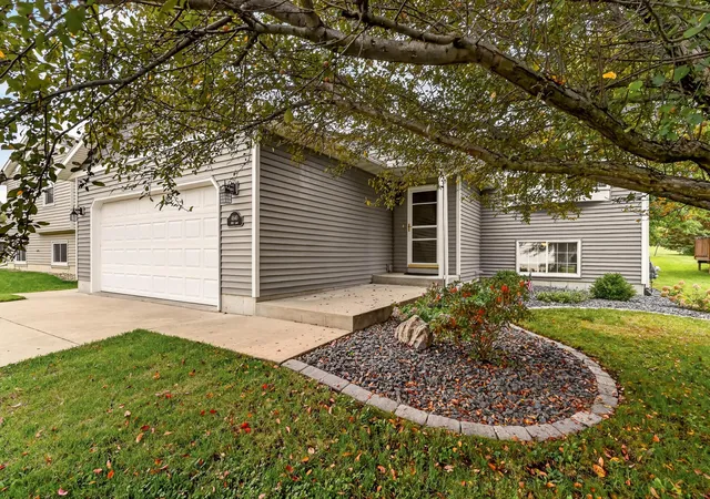 Photo 3 of Single family home for sale at 4640 Ruby Ln NW, Rochester, MN 55901 | MLS# 7153915 | Listing updated on 2026-10-06