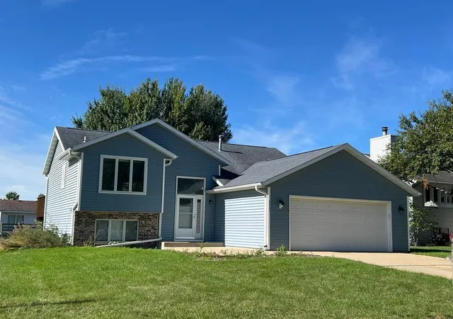 Photo 1 of Sale Pending at 4402 Cambridge Ln Nw, Rochester, MN 55901 | MLS# 7153916 | Listing updated on 2026-10-05