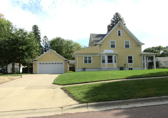 Photo 1 of Single family home for sale at 223 E Schlieman Ave, Appleton, MN 56208 | MLS# 7153930 | Listing updated on 2026-10-02