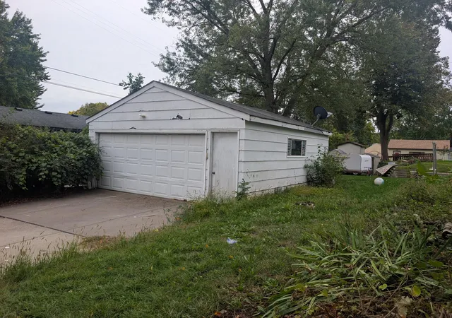 Photo 3 of Single family home for sale at 556 11th Avenue N, South Saint Paul, MN 55075 | MLS# 7153939 | Listing updated on 2026-10-07