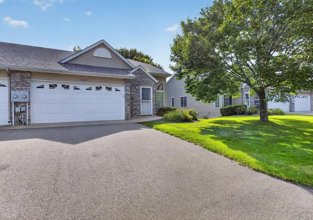 Photo 4 of Single family home for sale at 1007 N Rum River Dr, Princeton, MN 55371 | MLS# 7153962 | Listing updated on 2026-10-23