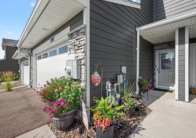 Photo 2 of Single family home for sale at 17097 Dysart Pl, Lakeville, MN 55044 | MLS# 7153966 | Listing updated on 2026-10-02
